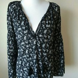 Tunic with flare sleeves